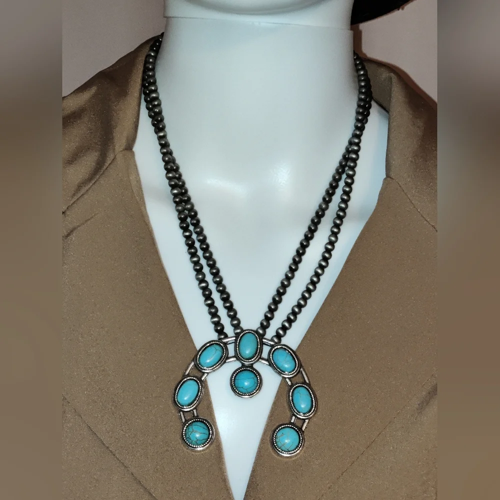 NWT-UPC Western Turquoise Beaded Necklace - Picture 2 of 3